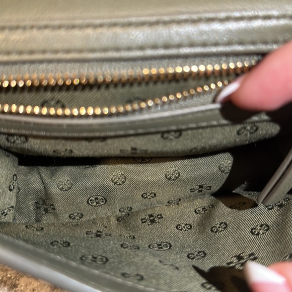 *TORY BURCH!!!* GREEN CROSS BODY BAG!!! - Picture 5 of 5